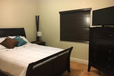 Casa en venta en Miami, Florida, 4 dormitorios, 195.65 m2 № 2000069 - foto 24