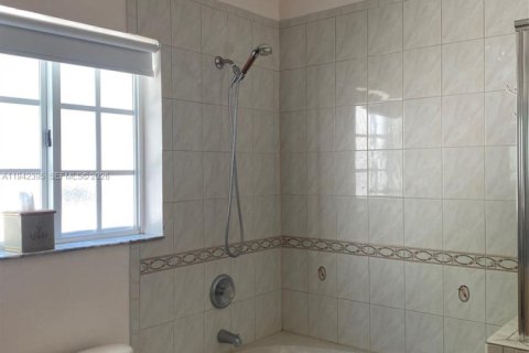 Casa en venta en Miami, Florida, 4 dormitorios, 195.65 m2 № 2000069 - foto 23