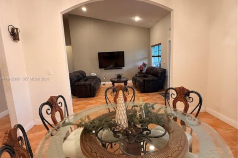 Casa en venta en Miami, Florida, 4 dormitorios, 195.65 m2 № 2000069 - foto 17