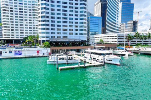 Commercial property in Miami, Florida № 2008506 - photo 2