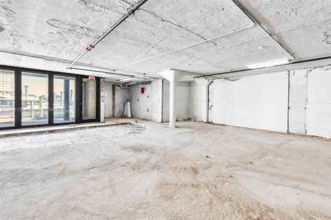 Commercial property in Miami, Florida № 2008506 - photo 11