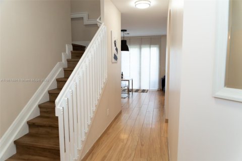 Townhouse in Dania Beach, Florida 3 bedrooms, 149.39 sq.m. № 1890612 - photo 6