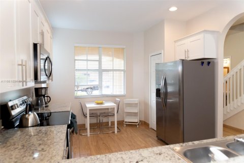 Townhouse in Dania Beach, Florida 3 bedrooms, 149.39 sq.m. № 1890612 - photo 9