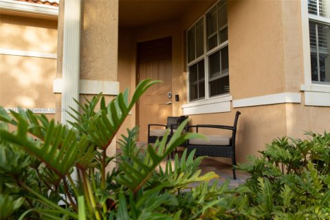 Townhouse in Dania Beach, Florida 3 bedrooms, 149.39 sq.m. № 1890612 - photo 4