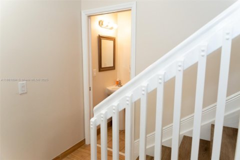 Townhouse in Dania Beach, Florida 3 bedrooms, 149.39 sq.m. № 1890612 - photo 7