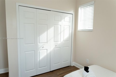 Townhouse in Dania Beach, Florida 3 bedrooms, 149.39 sq.m. № 1890612 - photo 27
