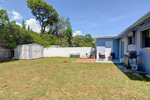 Commercial property in Miami, Florida 154.59 sq.m. № 1727110 - photo 23