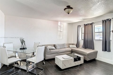 Commercial property in Miami, Florida 154.59 sq.m. № 1727110 - photo 8