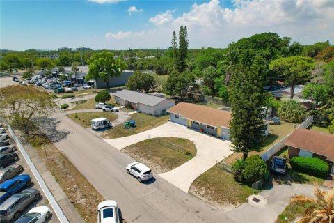 Commercial property in Miami, Florida 154.59 sq.m. № 1727110 - photo 3