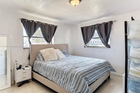 Commercial property in Miami, Florida 154.59 sq.m. № 1727110 - photo 20