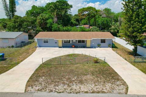 Commercial property in Miami, Florida 154.59 sq.m. № 1727110 - photo 2