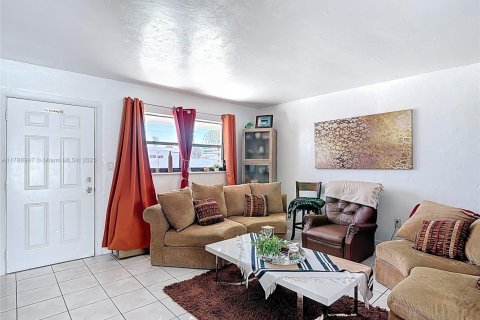 Commercial property in Miami, Florida 154.59 sq.m. № 1727110 - photo 28