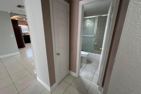 Купить виллу или дом в Тампа, Флорида 4 комнаты, 231.79м2, № 2217079 - фото 11