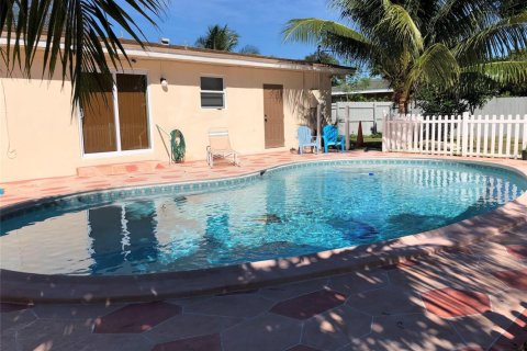 Villa ou maison à louer à Fort Lauderdale, Floride: 3 chambres, 126.25 m2 № 2375018 - photo 12