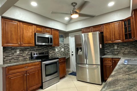 Villa ou maison à louer à Fort Lauderdale, Floride: 3 chambres, 126.25 m2 № 2375018 - photo 9