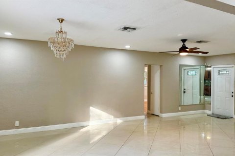 Villa ou maison à louer à Fort Lauderdale, Floride: 3 chambres, 126.25 m2 № 2375018 - photo 4