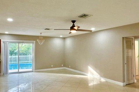 Villa ou maison à louer à Fort Lauderdale, Floride: 3 chambres, 126.25 m2 № 2375018 - photo 3