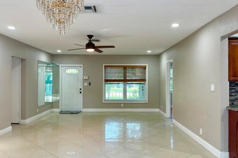 Villa ou maison à louer à Fort Lauderdale, Floride: 3 chambres, 126.25 m2 № 2375018 - photo 5