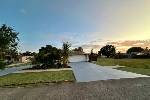House in Lake Park, Florida 5 bedrooms, 288 sq.m. № 2260158 - photo 6