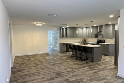 House in Lake Park, Florida 5 bedrooms, 288 sq.m. № 2260158 - photo 21