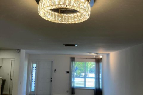 House in Lake Park, Florida 5 bedrooms, 288 sq.m. № 2260158 - photo 14