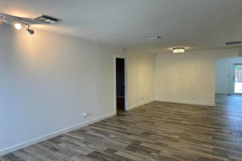 House in Lake Park, Florida 5 bedrooms, 288 sq.m. № 2260158 - photo 13