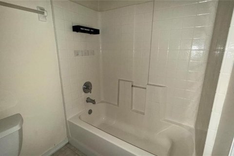 Casa en alquiler en Kissimmee, Florida, 4 dormitorios, 261.33 m2 № 1880970 - foto 29