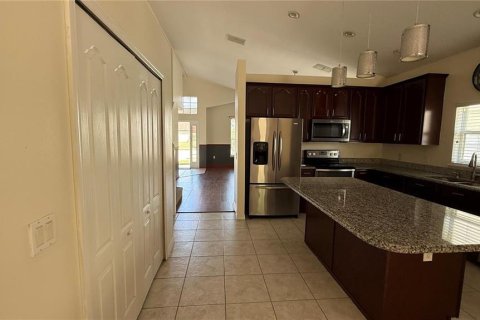 Casa en alquiler en Kissimmee, Florida, 4 dormitorios, 261.33 m2 № 1880970 - foto 10