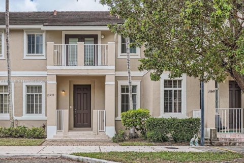 Adosado en Homestead, Florida 3 dormitorios, 146.79 m2 № 2012153