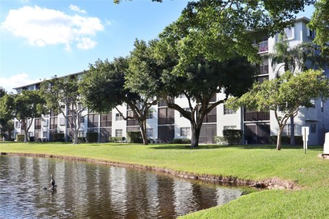 Copropriété à louer à Pompano Beach, Floride: 2 chambres, 76.64 m2 № 1217588 - photo 1