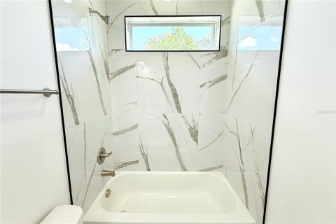 Villa ou maison à vendre à Tampa, Floride: 4 chambres, 181.9 m2 № 2213139 - photo 16