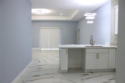 Villa ou maison à vendre à Tampa, Floride: 4 chambres, 181.9 m2 № 2213139 - photo 12
