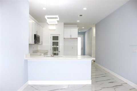 Villa ou maison à vendre à Tampa, Floride: 4 chambres, 181.9 m2 № 2213139 - photo 13