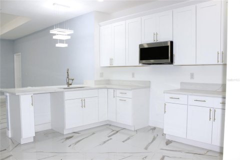 Villa ou maison à vendre à Tampa, Floride: 4 chambres, 181.9 m2 № 2213139 - photo 15