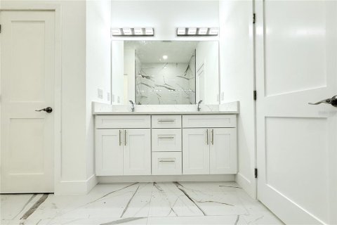 Villa ou maison à vendre à Tampa, Floride: 4 chambres, 181.9 m2 № 2213139 - photo 21