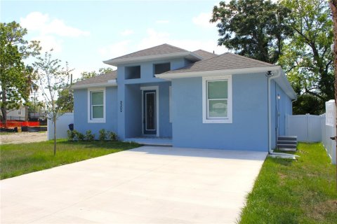 Villa ou maison à vendre à Tampa, Floride: 4 chambres, 181.9 m2 № 2213139 - photo 2