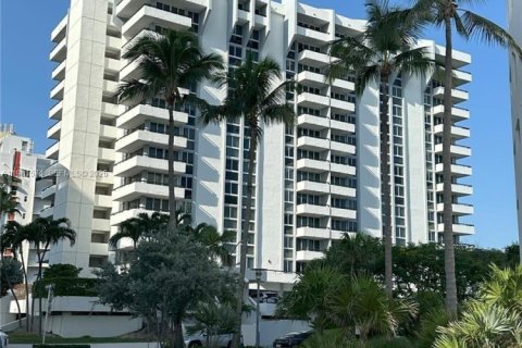Кондоминиум с 2 спальнями в Майами-Бич, Флорида № 2043578