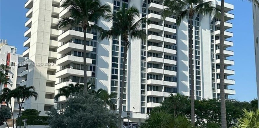 Кондоминиум с 2 спальнями в Майами-Бич, Флорида № 2043578