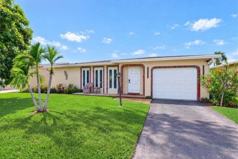 House in Deerfield Beach, Florida 2 bedrooms, 127.83 sq.m. № 2382969