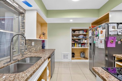 House in Deerfield Beach, Florida 2 bedrooms, 127.83 sq.m. № 2382969 - photo 9