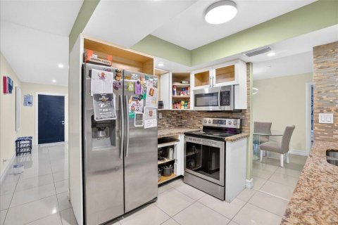 House in Deerfield Beach, Florida 2 bedrooms, 127.83 sq.m. № 2382969 - photo 11