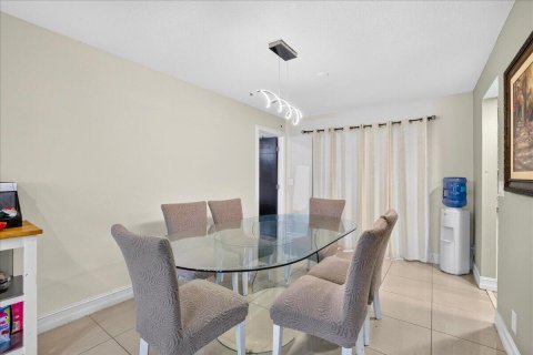House in Deerfield Beach, Florida 2 bedrooms, 127.83 sq.m. № 2382969 - photo 7