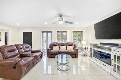 House in Deerfield Beach, Florida 2 bedrooms, 127.83 sq.m. № 2382969 - photo 3