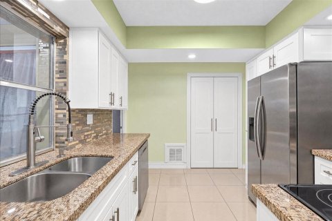 House in Deerfield Beach, Florida 2 bedrooms, 127.83 sq.m. № 2382969 - photo 8