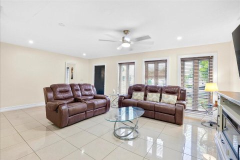 House in Deerfield Beach, Florida 2 bedrooms, 127.83 sq.m. № 2382969 - photo 4