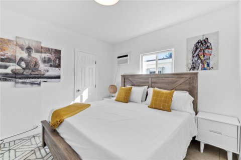 Casa en alquiler en Miami, Florida, 4 dormitorios, 145.95 m2 № 1976493 - foto 10