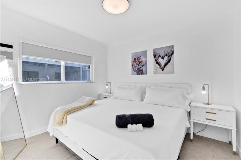 Casa en alquiler en Miami, Florida, 4 dormitorios, 145.95 m2 № 1976493 - foto 16