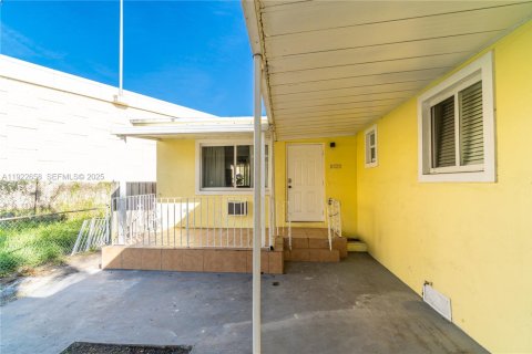 Casa en alquiler en Miami, Florida, 4 dormitorios, 145.95 m2 № 1976493 - foto 4