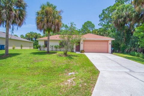 House in Palm Bay, Florida 3 bedrooms, 99.96 sq.m. № 1879820 - photo 1