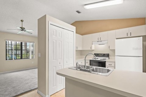 House in Palm Bay, Florida 3 bedrooms, 99.96 sq.m. № 1879820 - photo 13